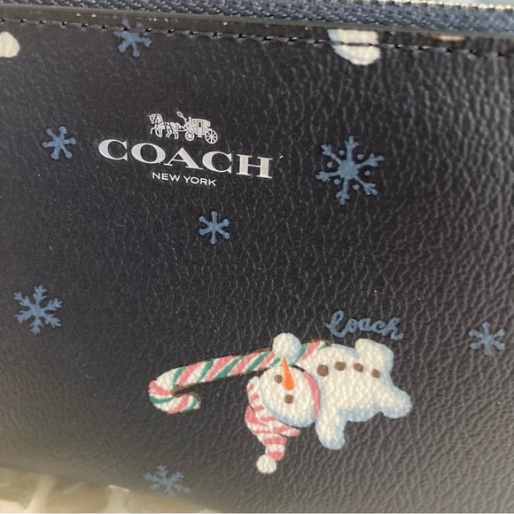 SOLD! Coach Boxed Corner Zip Wristlet Snowman Print in Silver/Midnight Multi - Picture 8 of 10